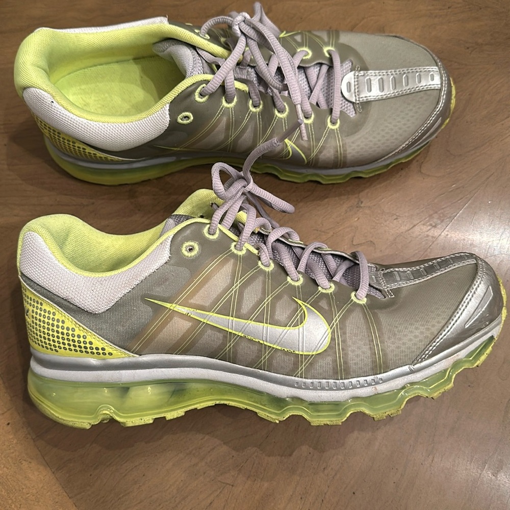 Nike 2009 Air Max Mens Size 9.5 (usa)